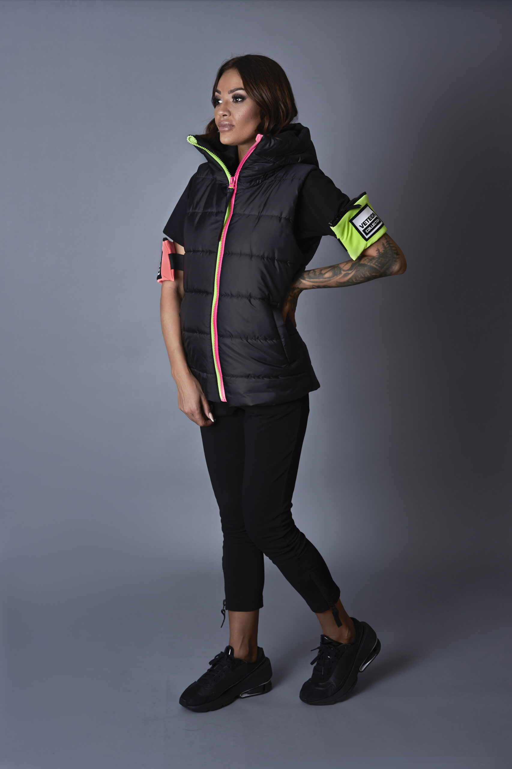 Дамски елек с ефектни цветни ципове-421