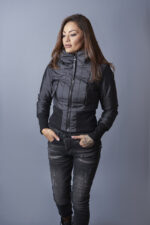 Дамско яке в черно-388