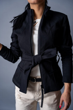 Дамското спортно елегантно сако с дизайнерски колан-501