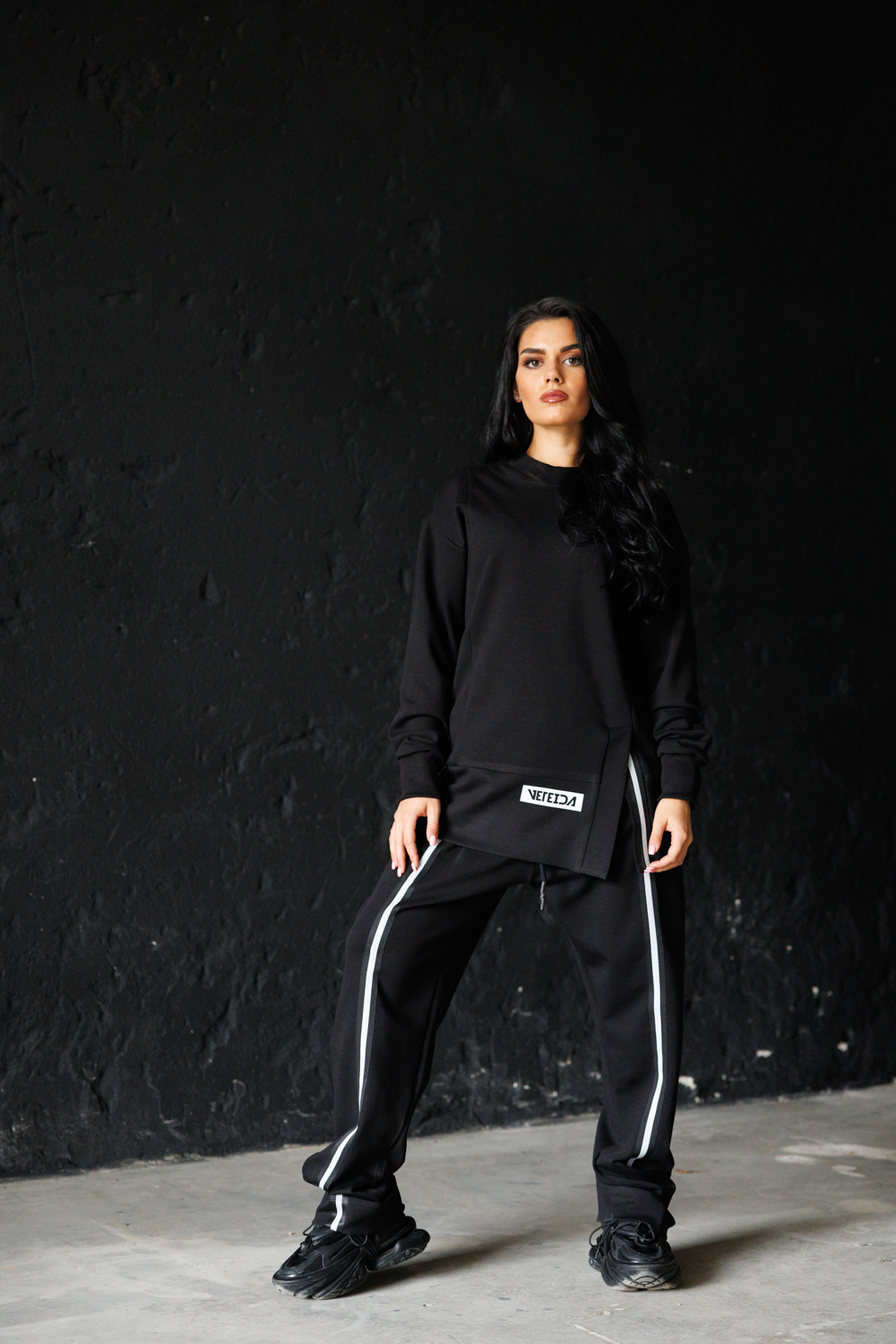 Дамски дизайнерски сет от две части в черно-594