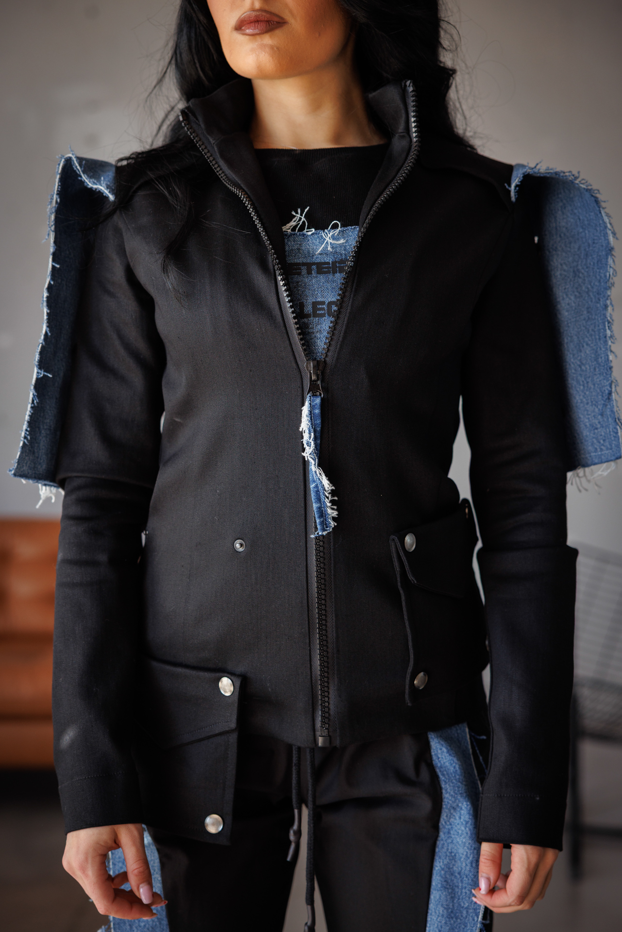 Дамско елегантно сако с модерни елементи и деним-620 - Image 4