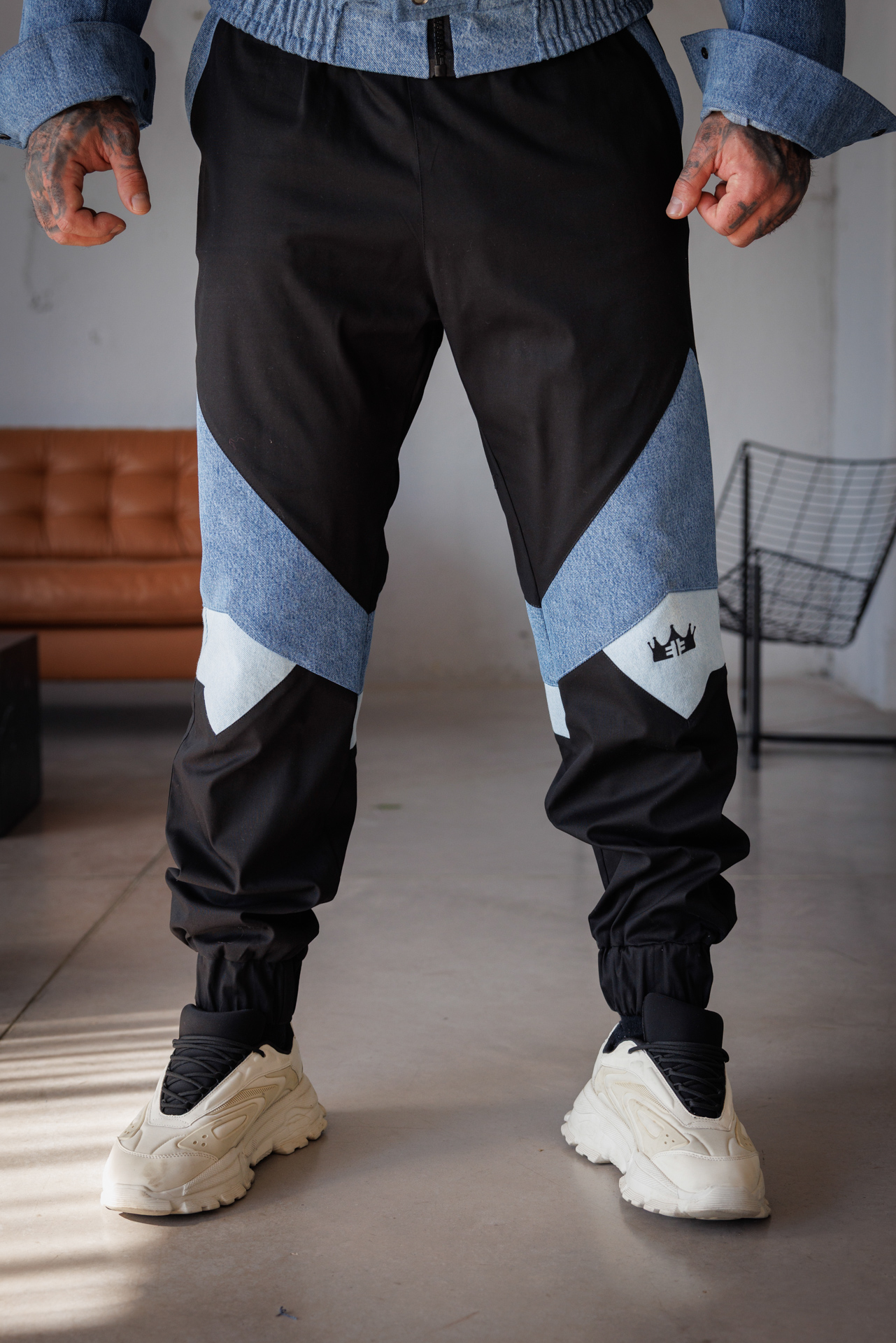 Мъжки дизайнерски панталон с дънков елемент-м106