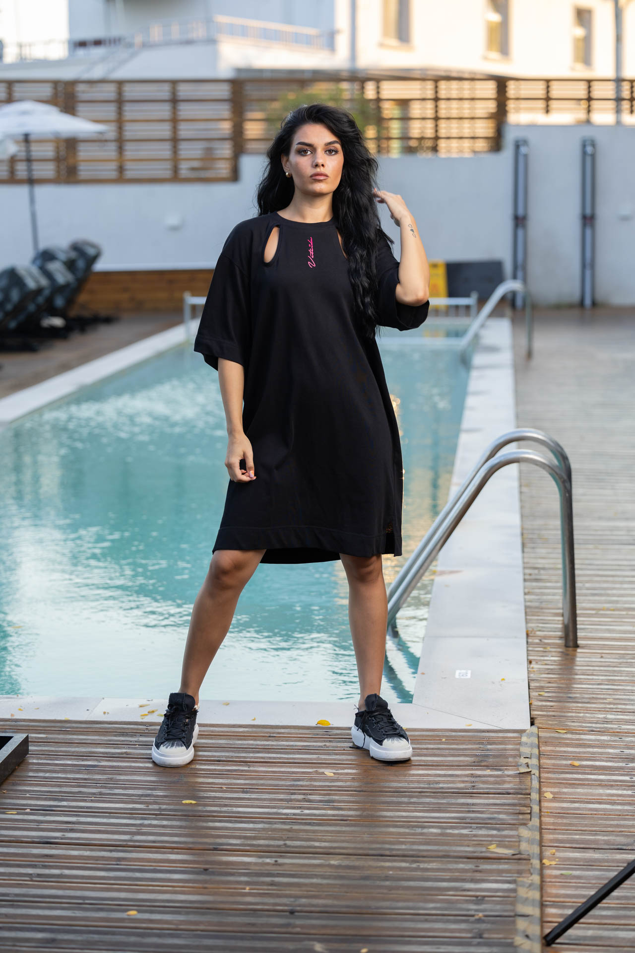 Дамска свободна рокля в класически черен цвят-652