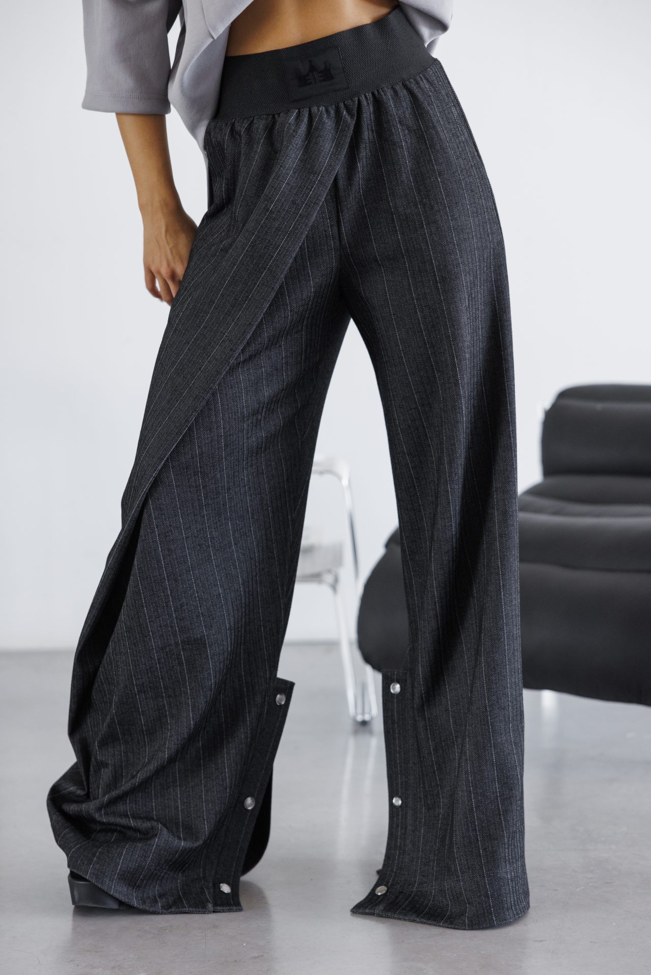 Дамски панталон wide fit с копчета-664