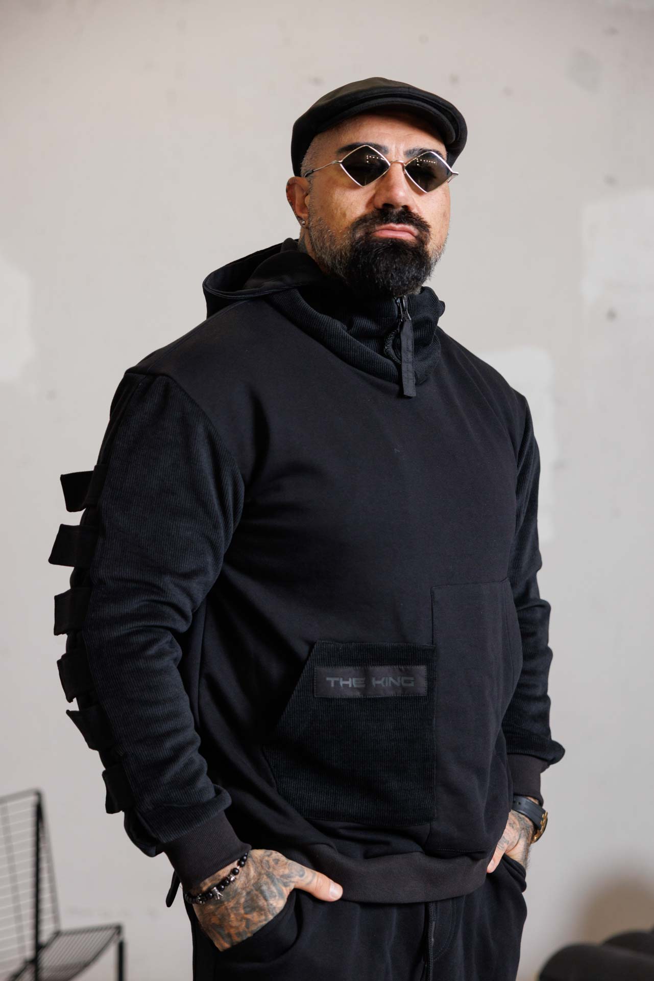 Мъжки спортно елегантен суитшърт с качулка-м154