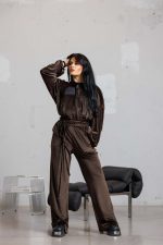 Кадифен дамски сет в тъмно кафяв нюанс-700