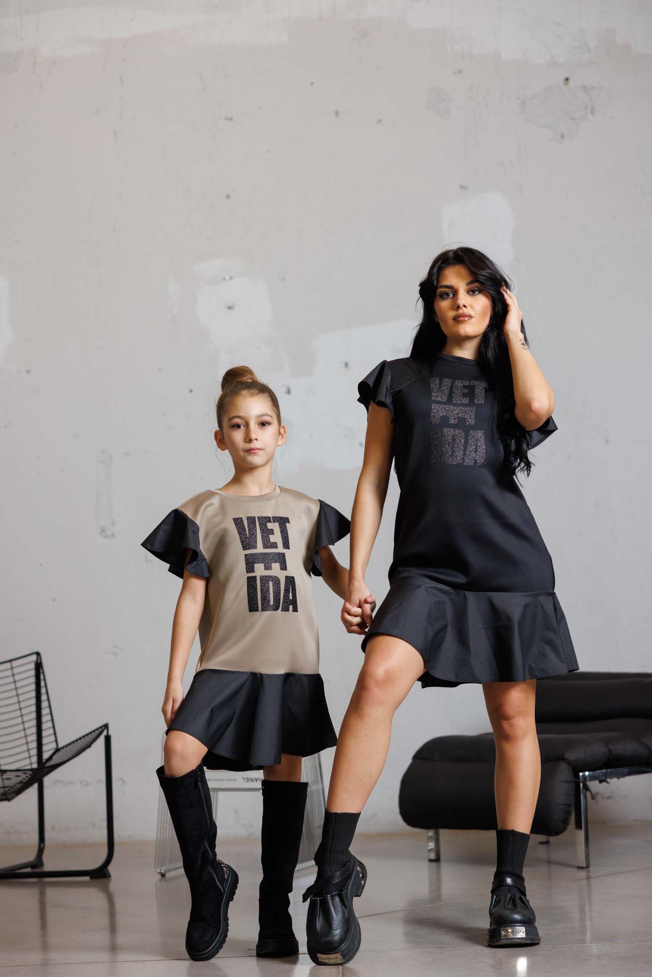 Дамска рокля с елегантна линия veteida black-698