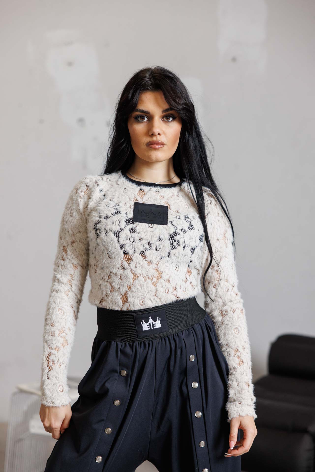 Дамска блуза с дантела в бял цвят-695