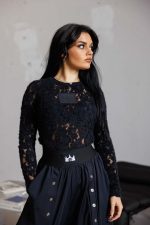 Дамска блуза с дантела в черен цвят-695