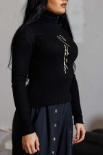 Дамска блуза с поло яка и елегантен релефен рипс black-696