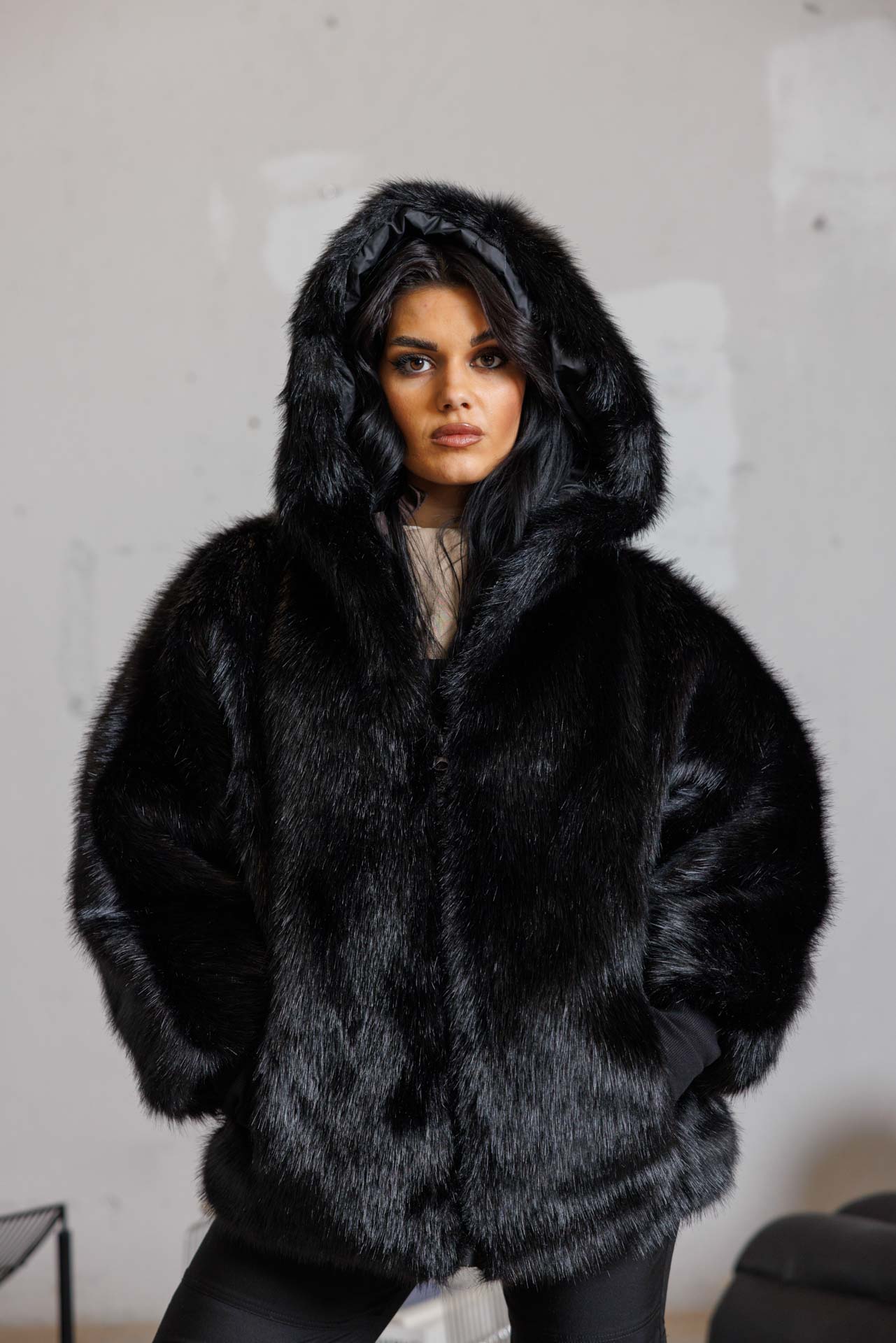 Луксозно зимно дамско палто-691