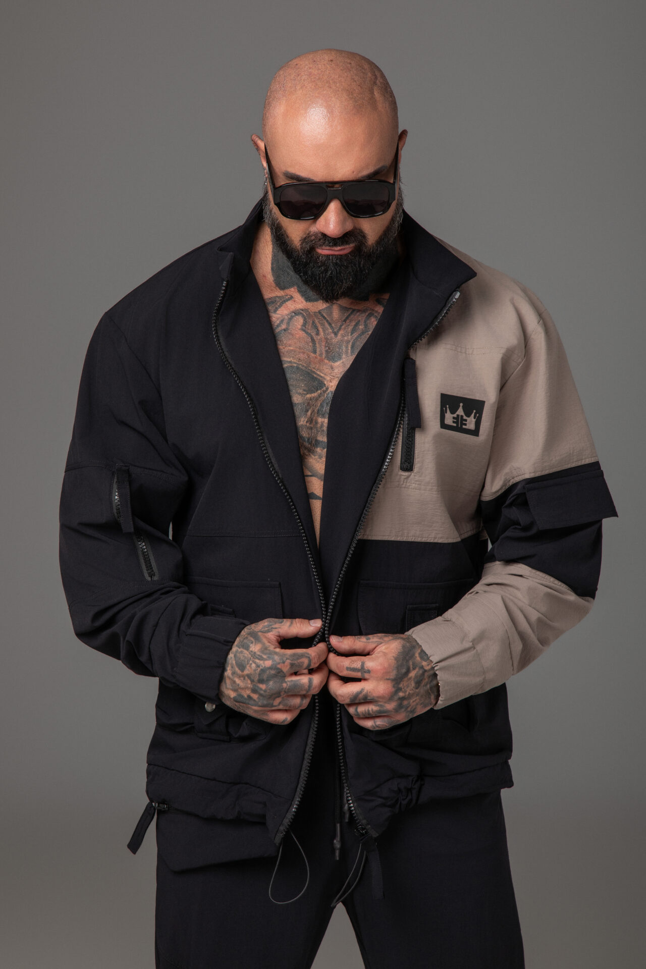 Мъжко двуцветно яке с функционални джобове и модерен дизайн-м178