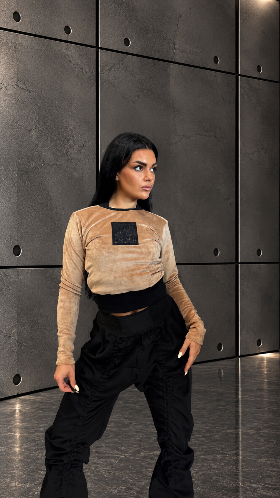 Дамска блуза с кадифен ефект veteida beige-739 - Image 3