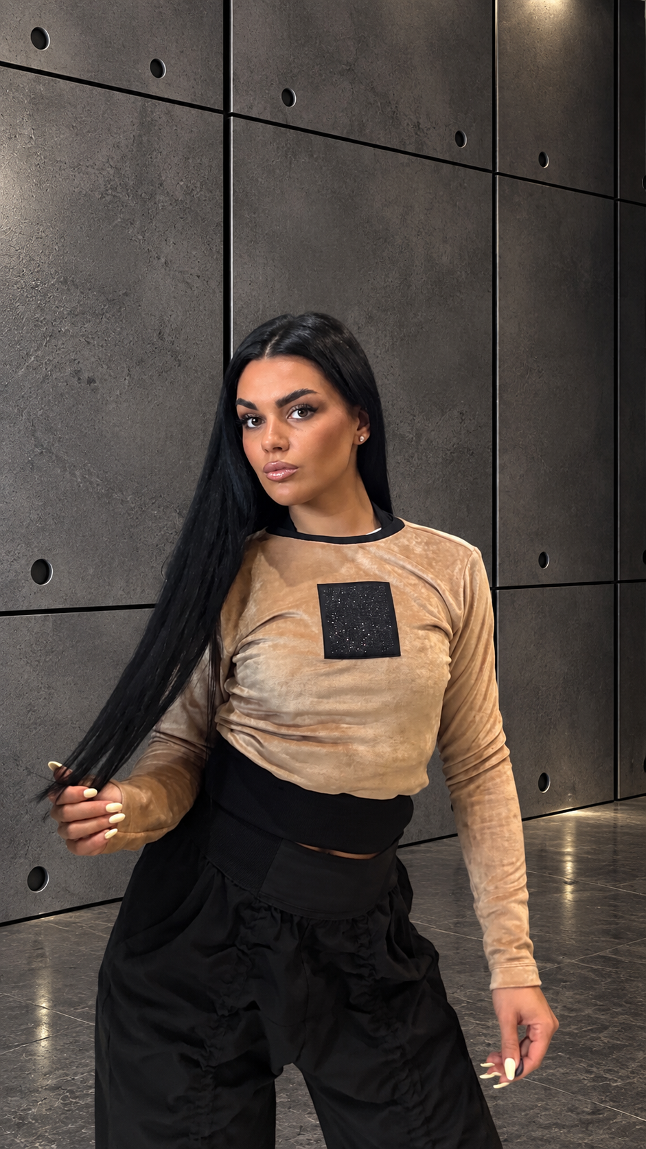 Дамска блуза с кадифен ефект veteida beige-739 - Image 4